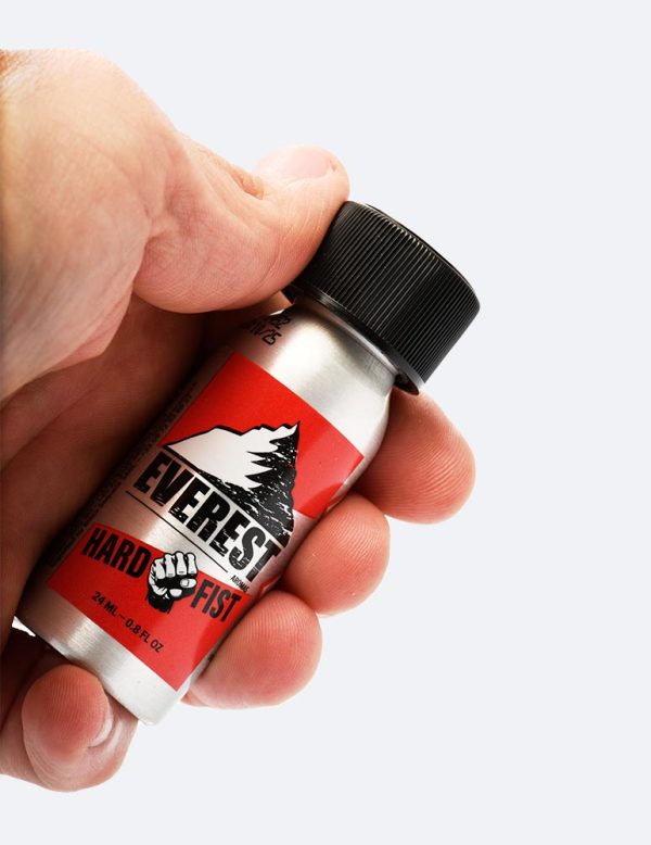 Hard fist poppers dans la main taille