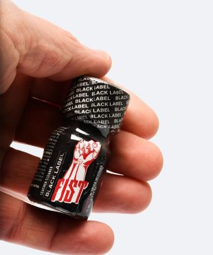 poppers fist black label flacon en verre noir avec fist rouge