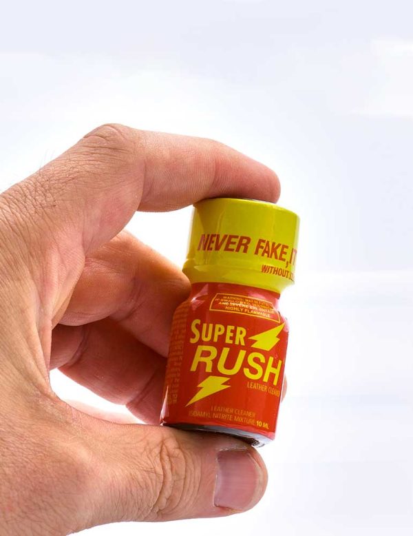 Taille du flacon de poppers super rush dans la main